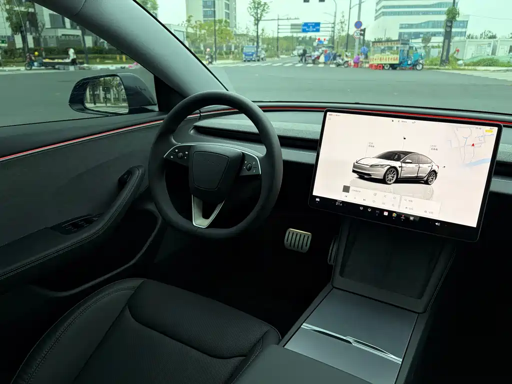 Tesla Model 3 — миниатюра 7
