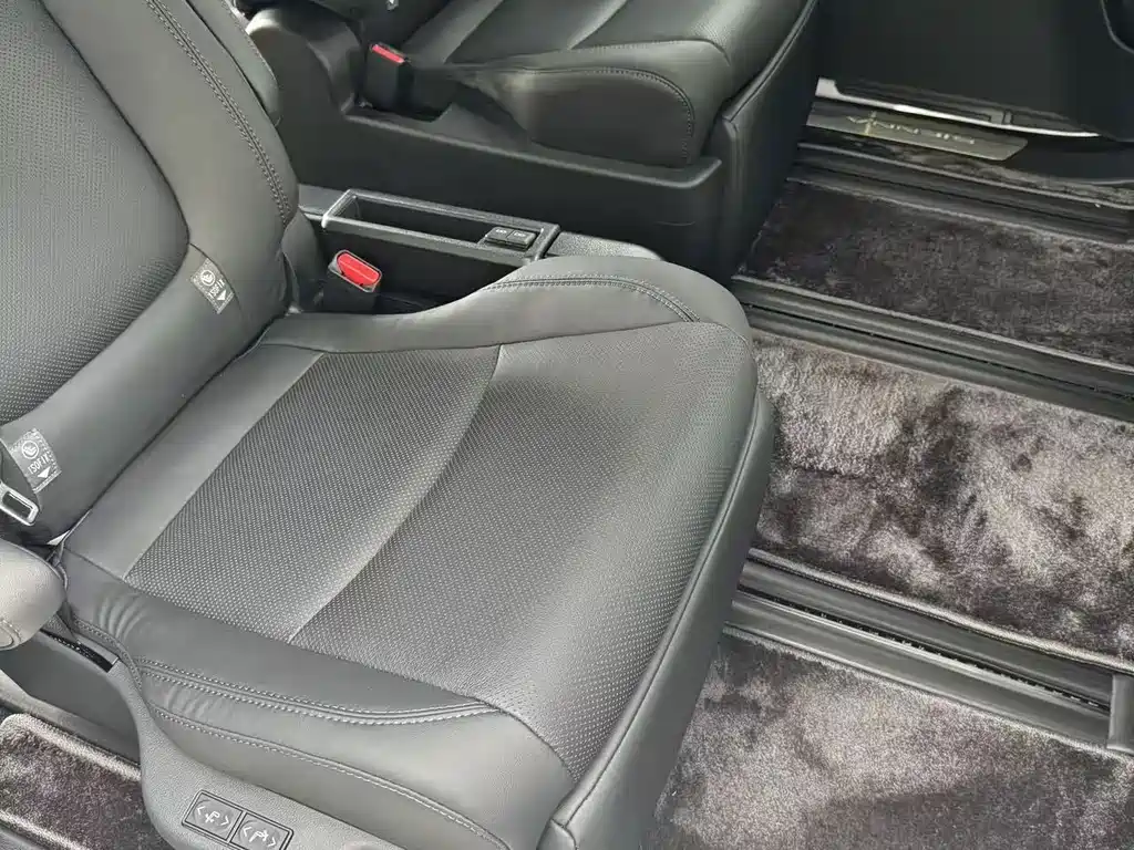 Toyota Sienna — миниатюра 9