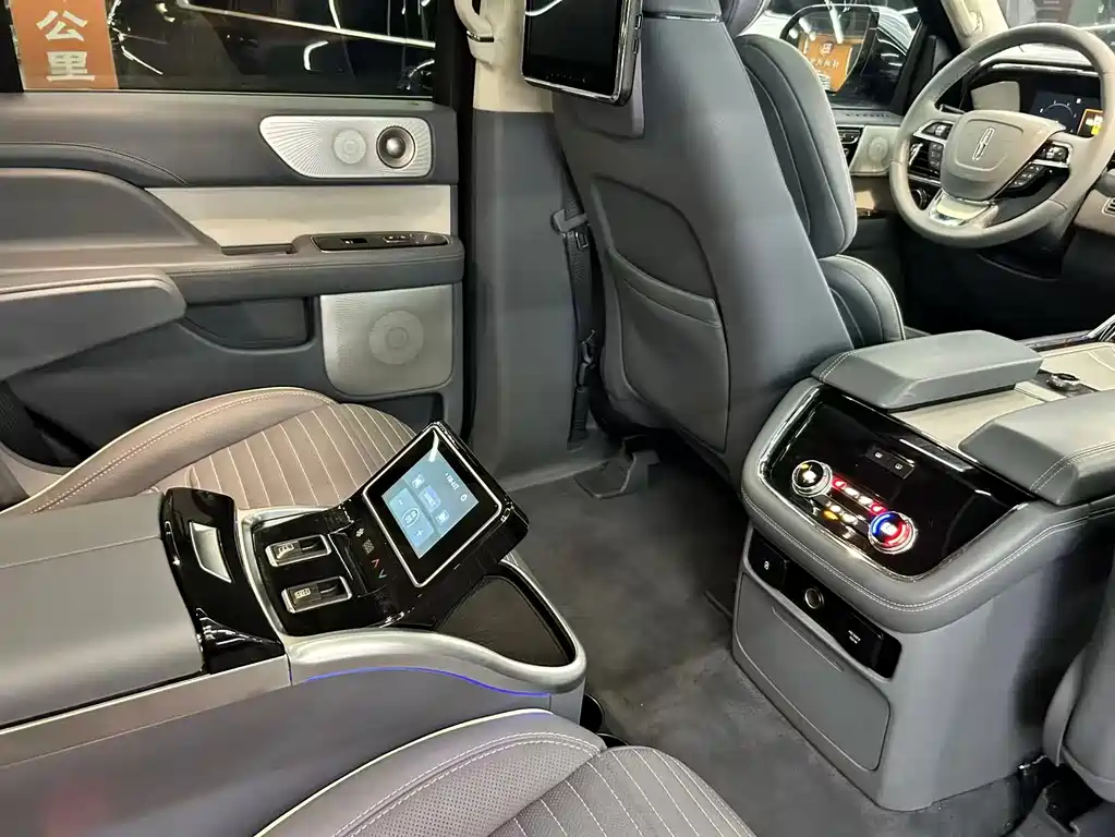 Lincoln Navigator — миниатюра 16