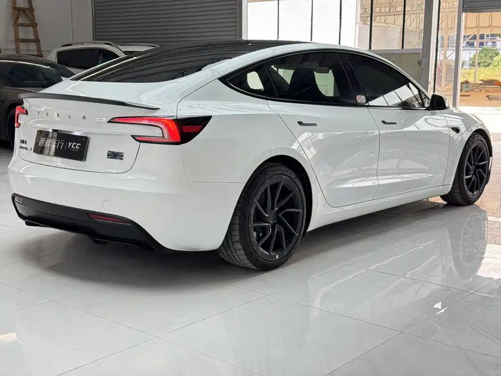 Tesla Model 3 — миниатюра 13