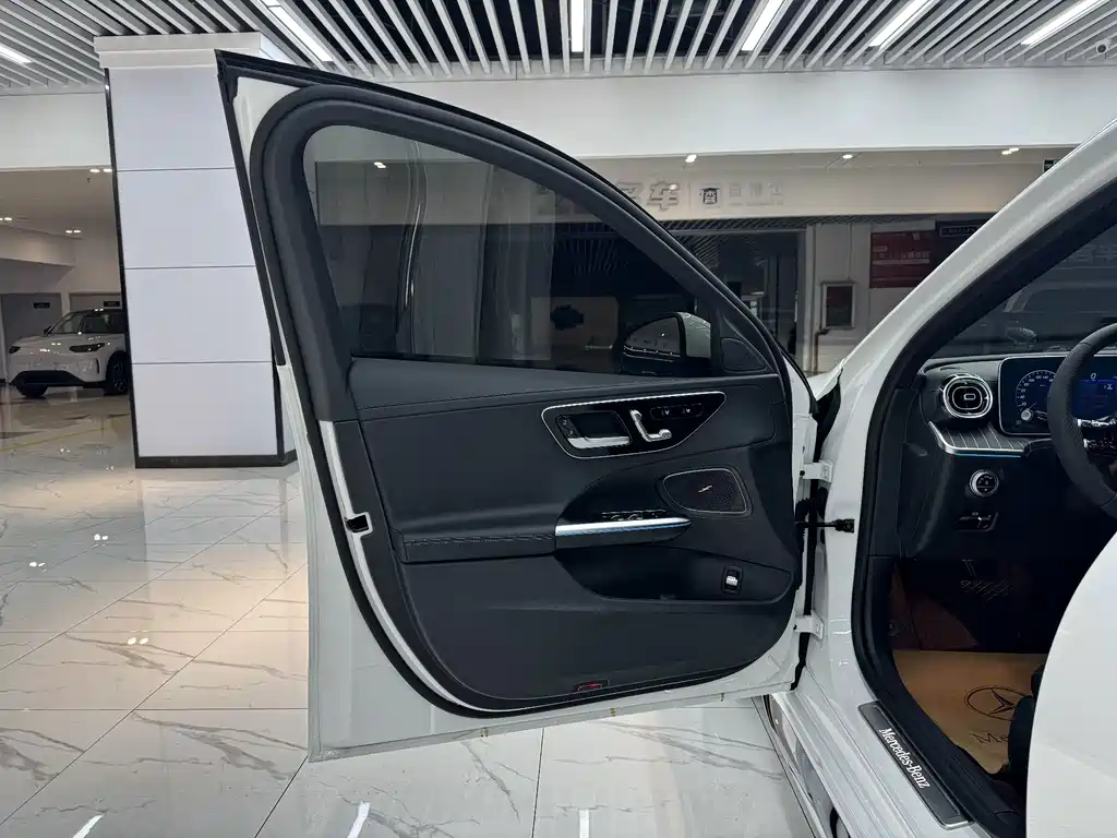 Mercedes-Benz C-Class — миниатюра 9