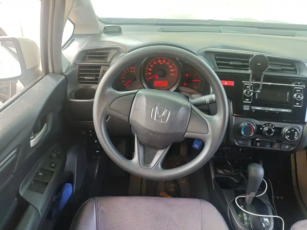 Honda Fit — миниатюра 6