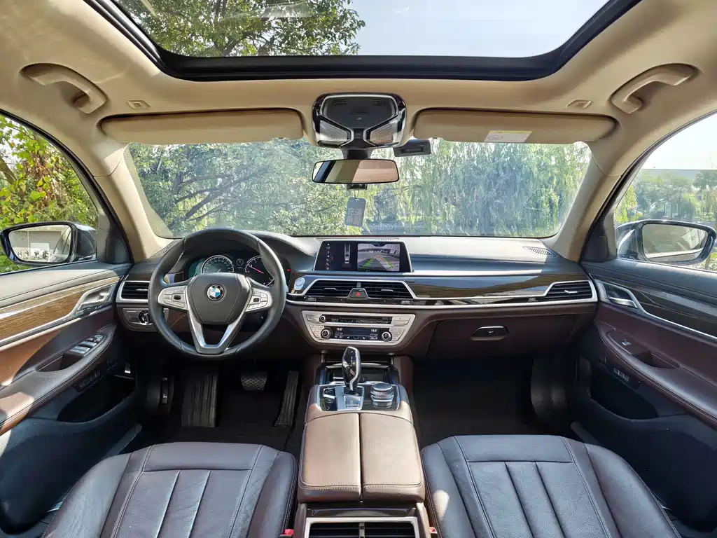 BMW 7 Series — миниатюра 7