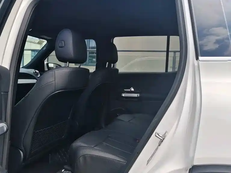 Mercedes-Benz GLB — миниатюра 8