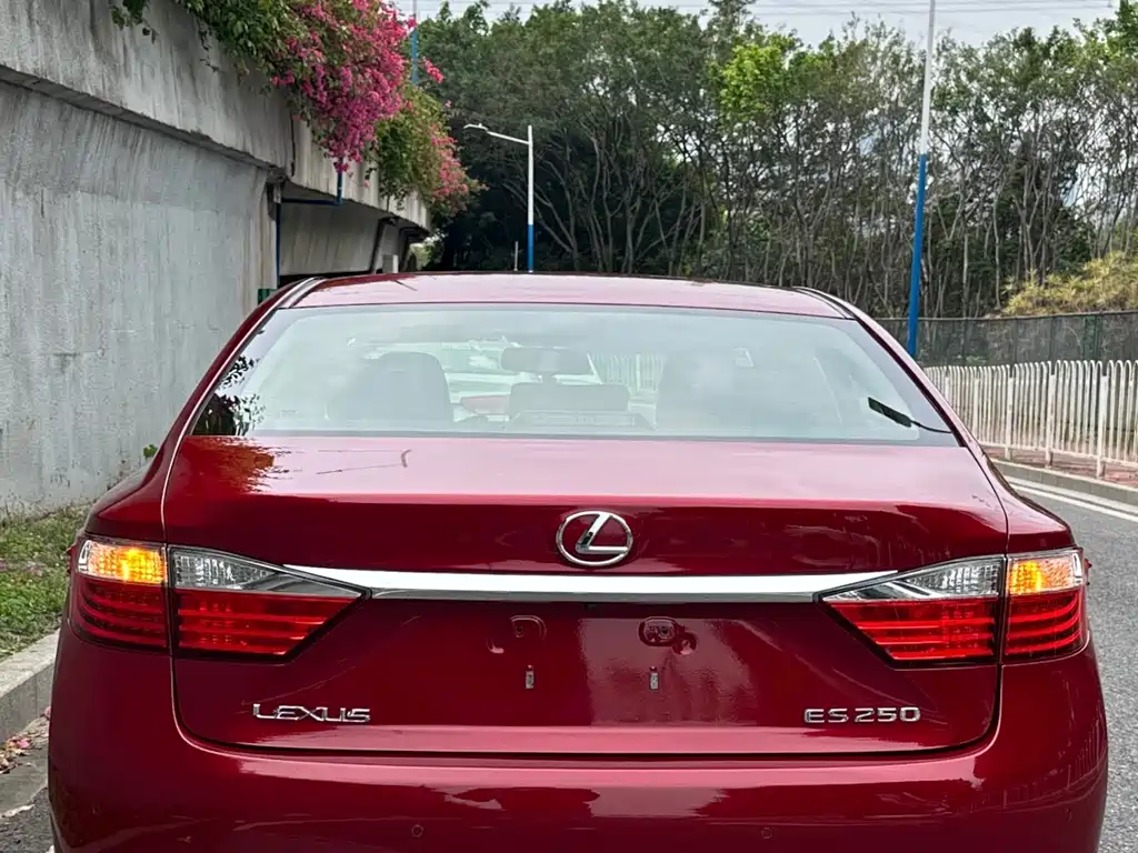Lexus ES — миниатюра 4