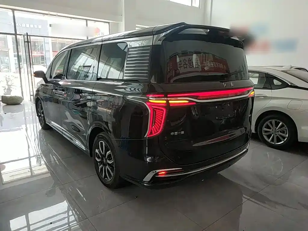Hongqi HQ9 2023 2.0T