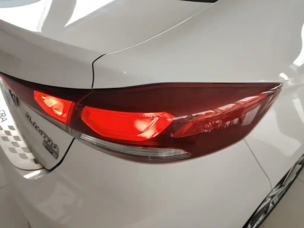 Hyundai Elantra — миниатюра 8