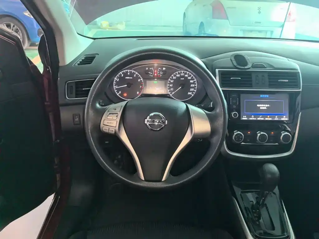 Nissan Tiida — миниатюра 11
