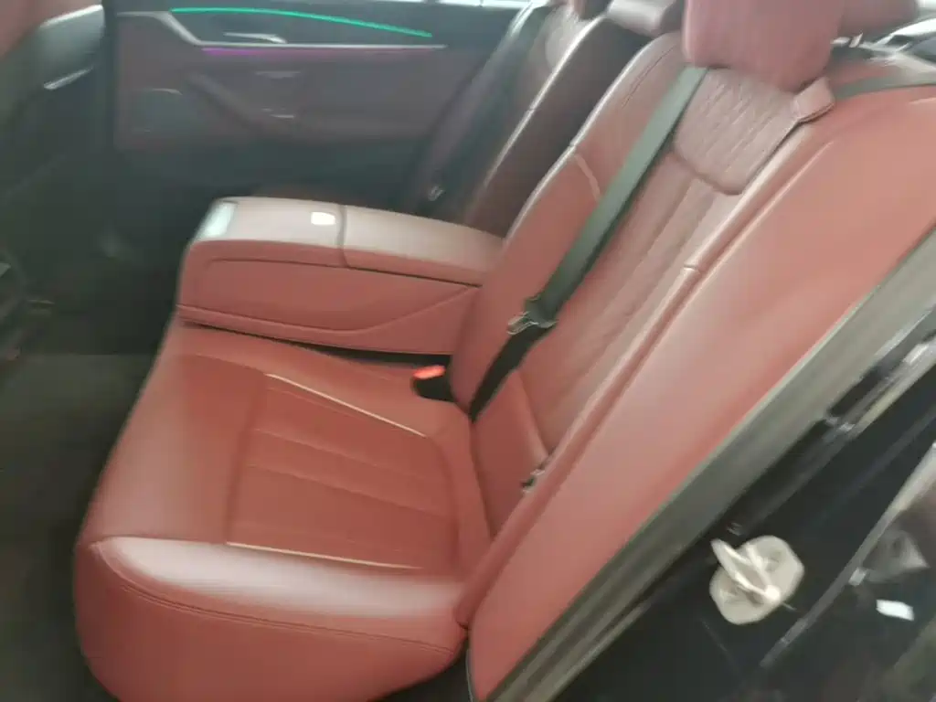BMW 5 Series New Energy — миниатюра 17