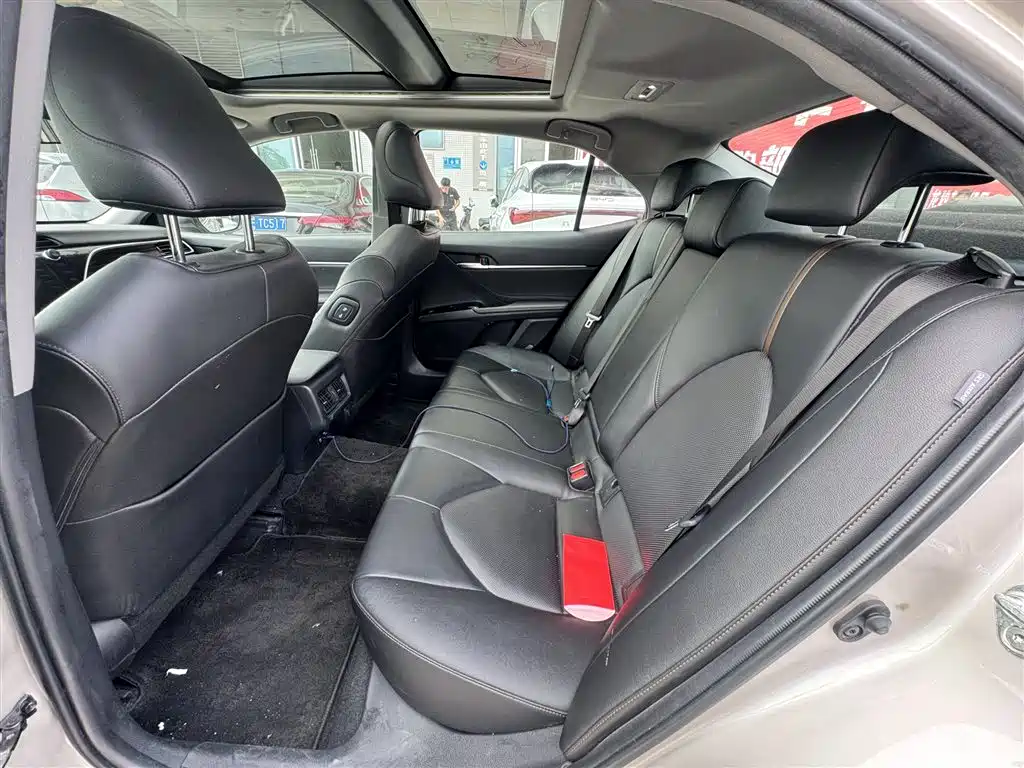 Toyota Camry — миниатюра 6