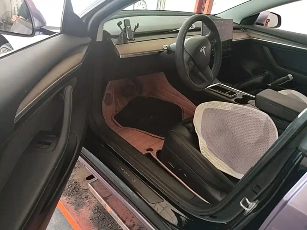 Tesla Model 3 — миниатюра 16
