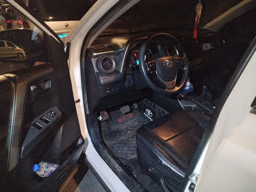 Toyota RAV4 — миниатюра 12