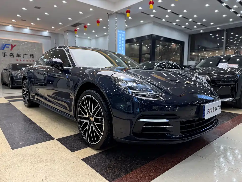 PORSCHE PANAMERA