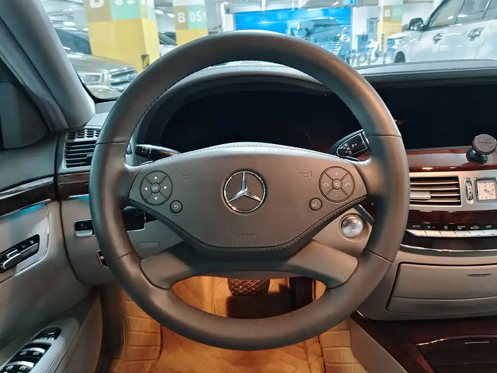 Mercedes-Benz S-Class — миниатюра 12