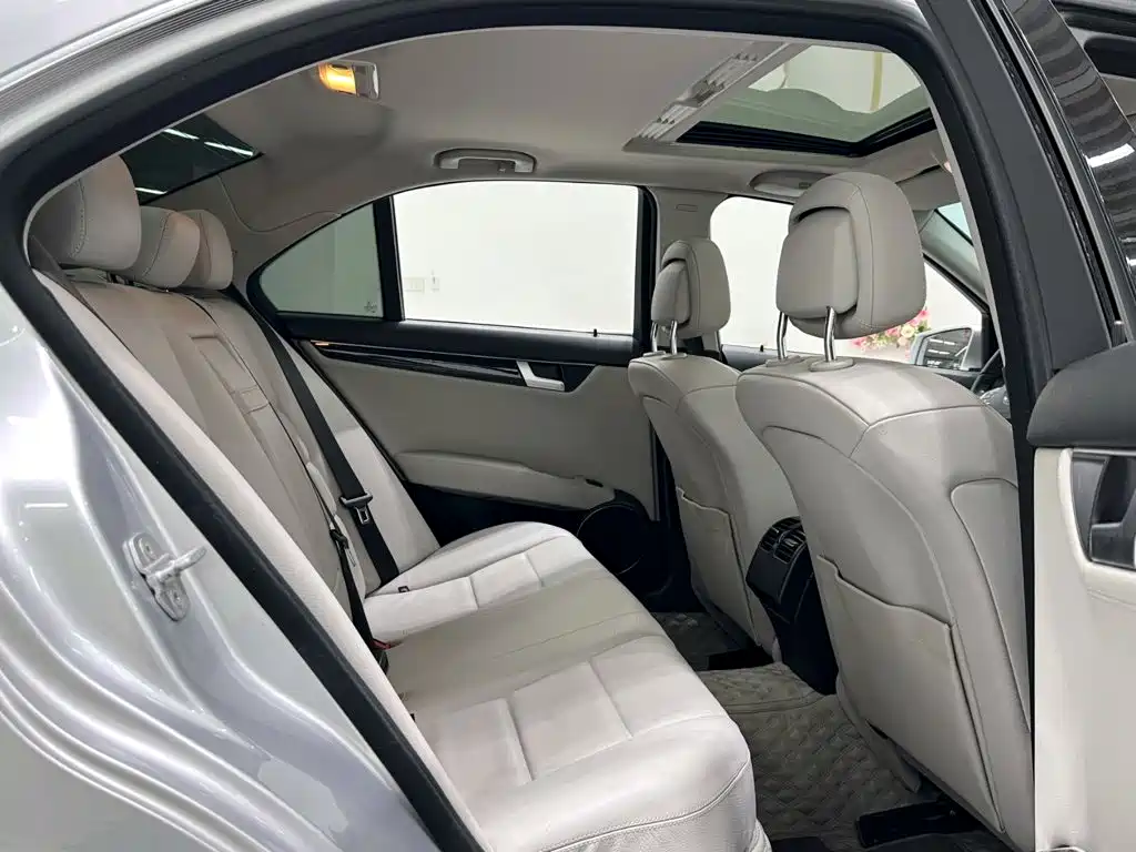 Mercedes-Benz C-Class — миниатюра 13