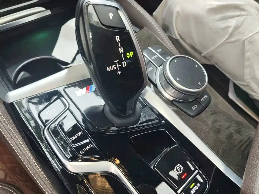 BMW 5 Series — миниатюра 7