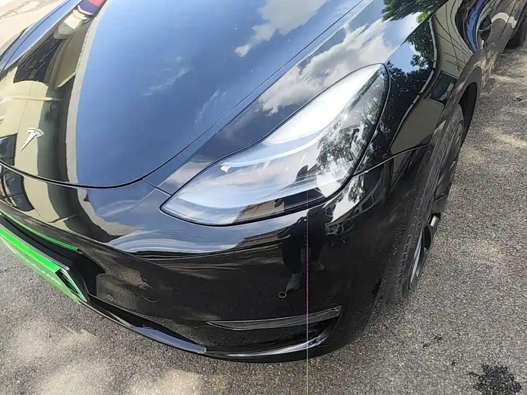 Tesla Model Y — миниатюра 24