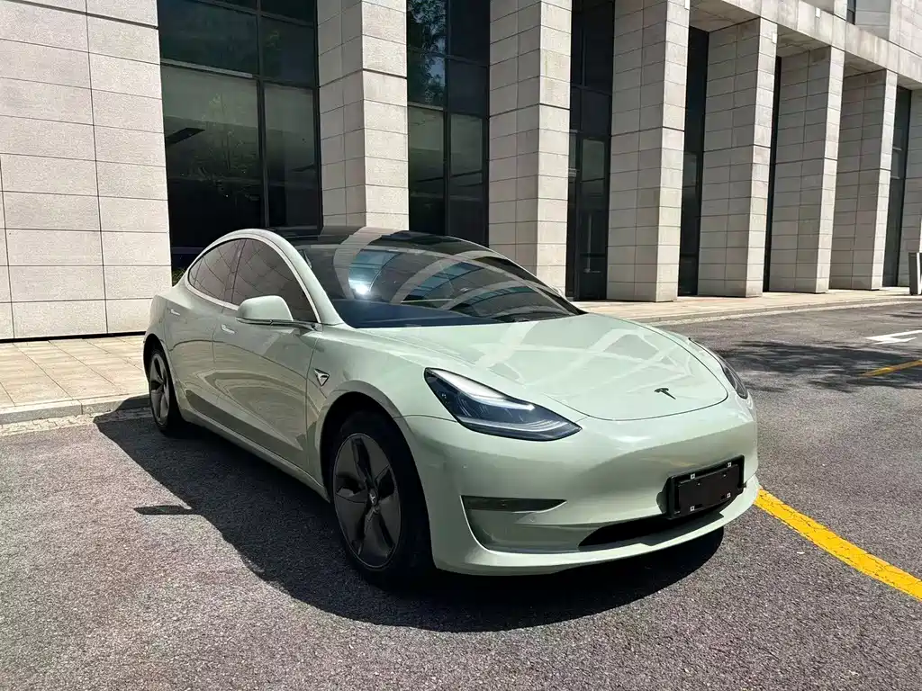 Tesla Model 3 — миниатюра 3