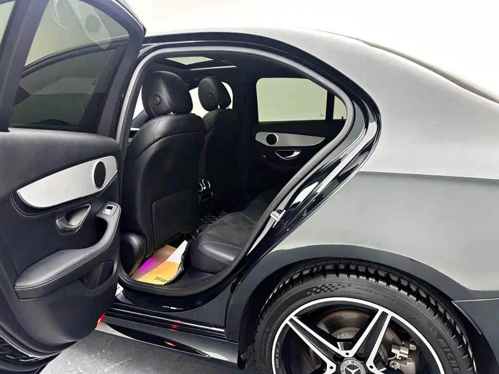 Mercedes-Benz C-Class — миниатюра 16