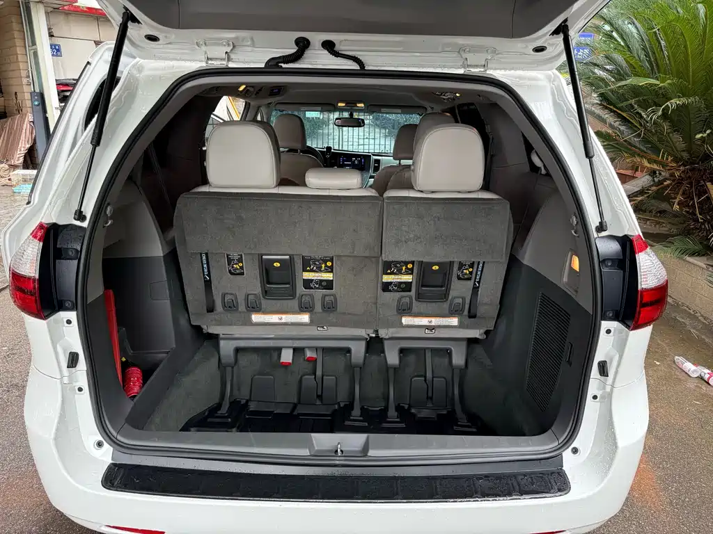 Toyota Sienna — миниатюра 7