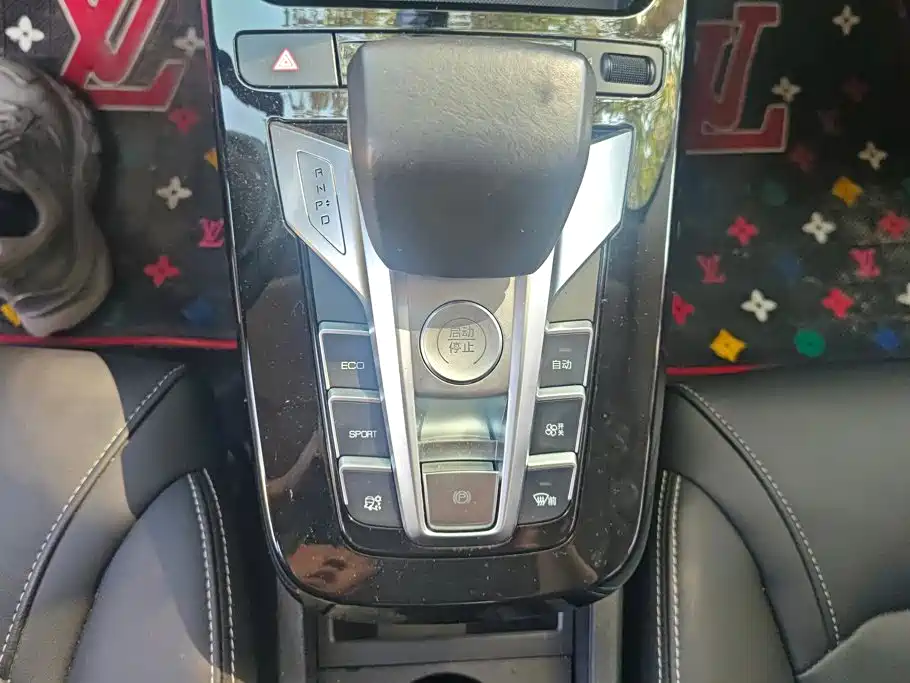 BYD Yuan EV — миниатюра 16