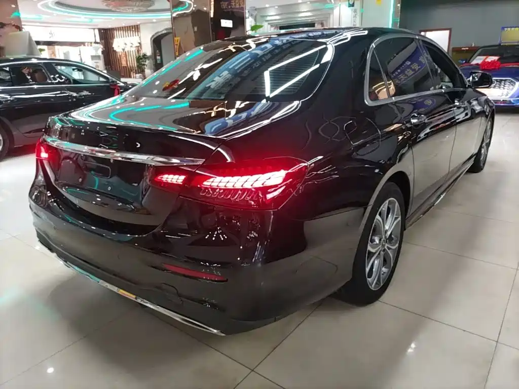 Mercedes-Benz E-Class — миниатюра 7