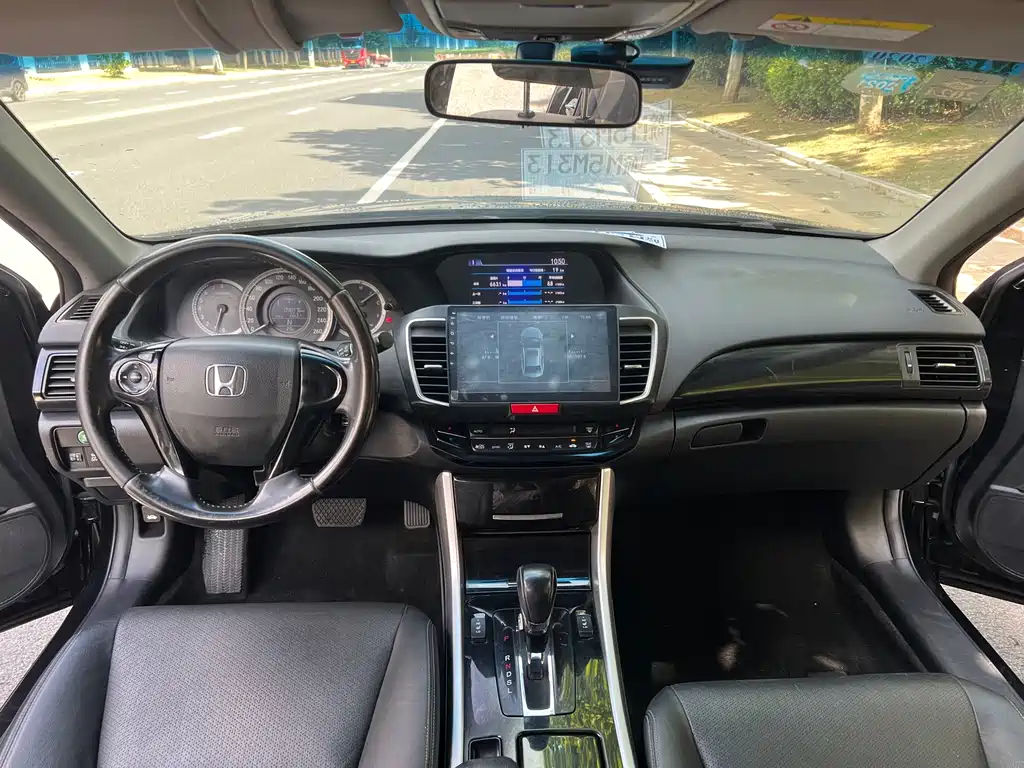 Honda Accord — миниатюра 12