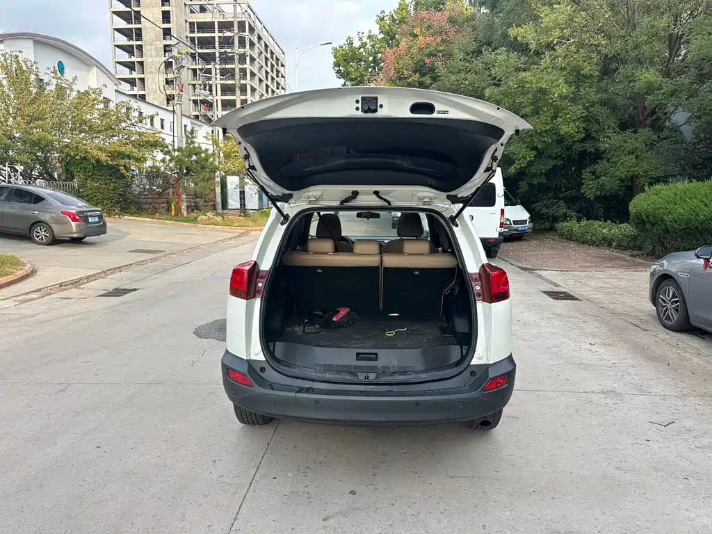 Toyota RAV4 — миниатюра 15