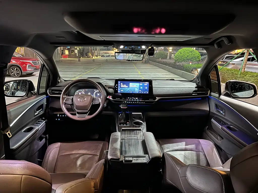 Toyota Sienna — миниатюра 8