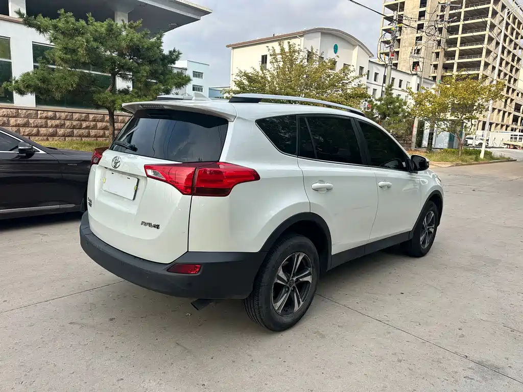 Toyota RAV4 — миниатюра 5