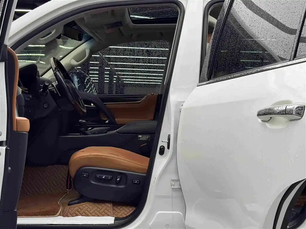 Lexus LX — миниатюра 8