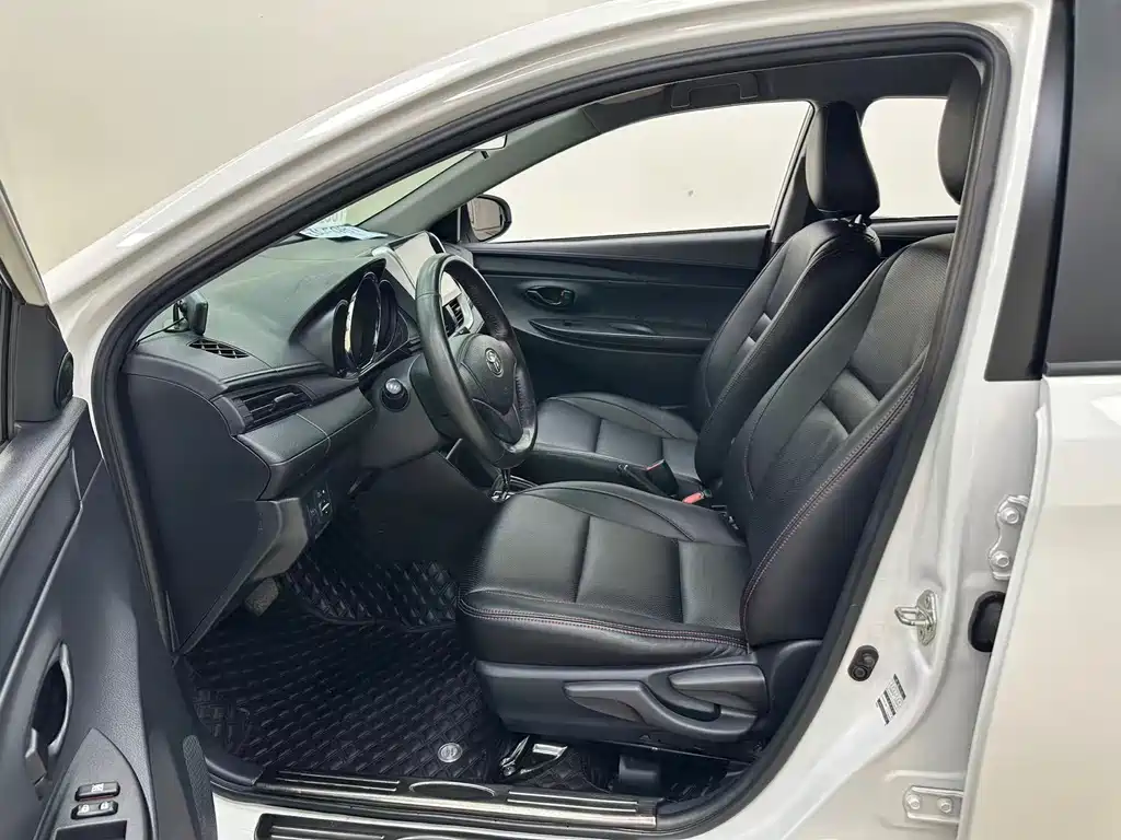 Toyota Yaris L — миниатюра 7