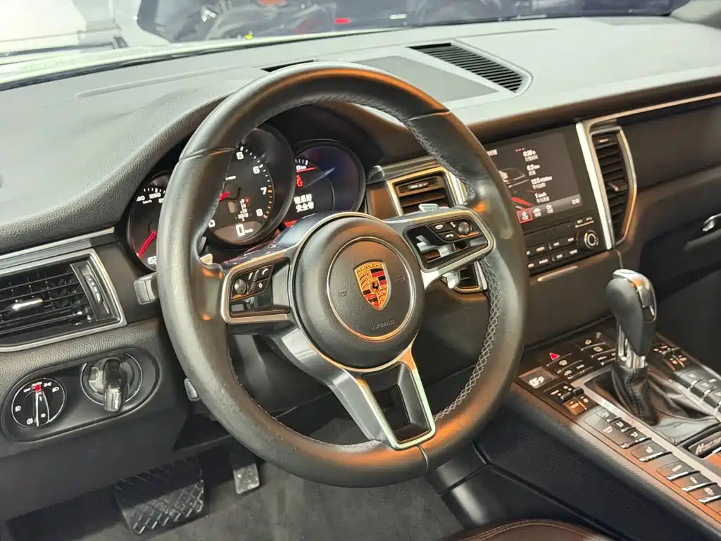 Porsche Macan — миниатюра 5