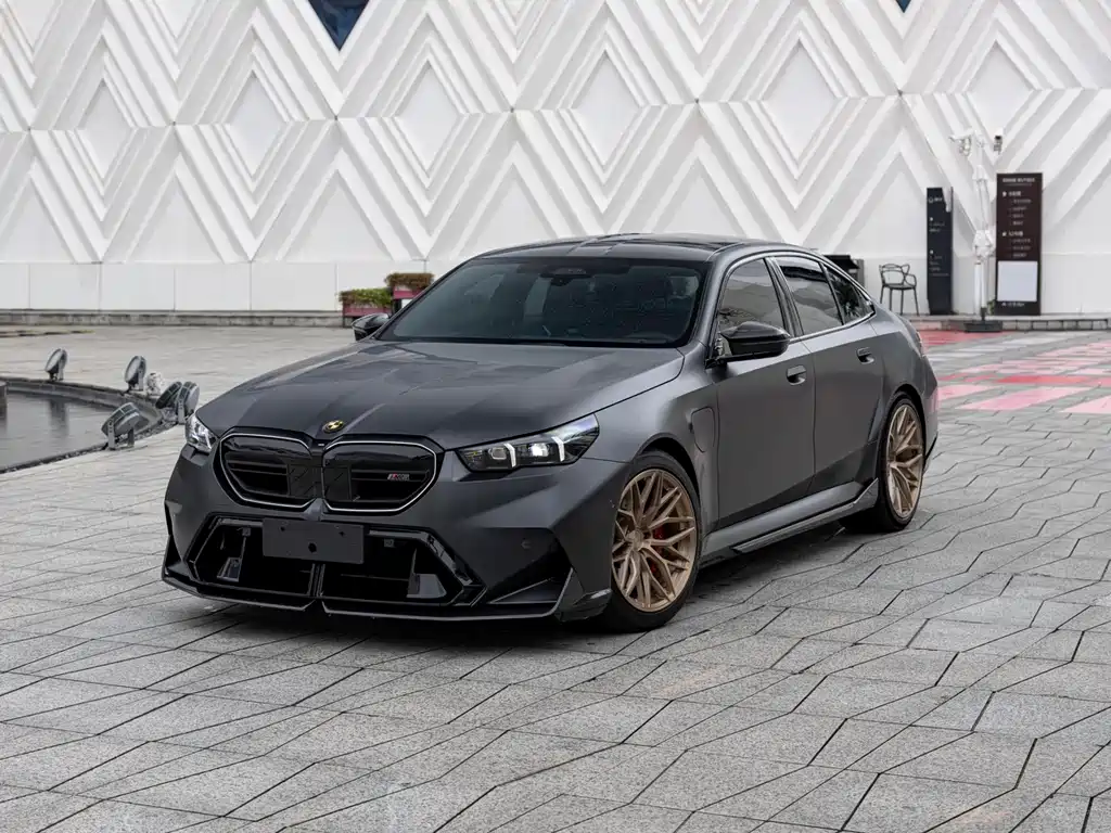 BMW M5 NEW ENERGY