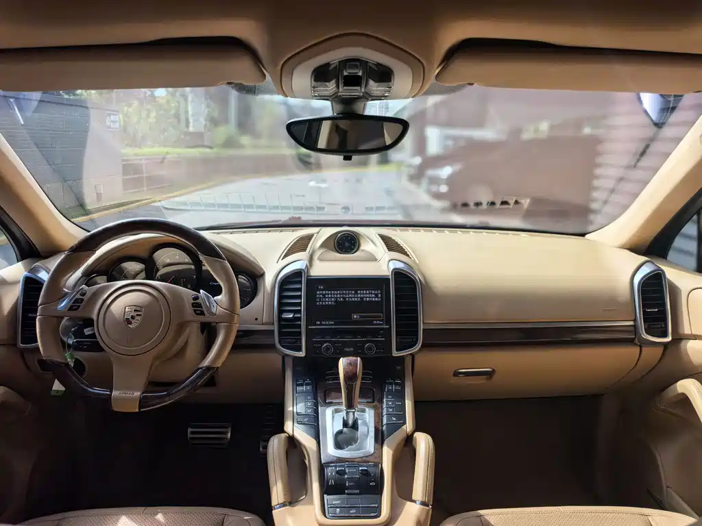 Porsche Cayenne — миниатюра 6