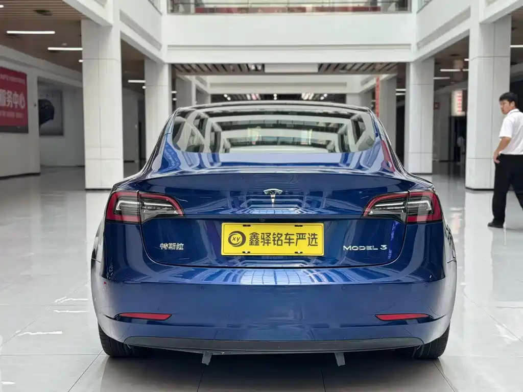 Tesla Model 3 — миниатюра 6