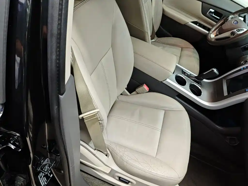 Ford Edge (Import) — миниатюра 25