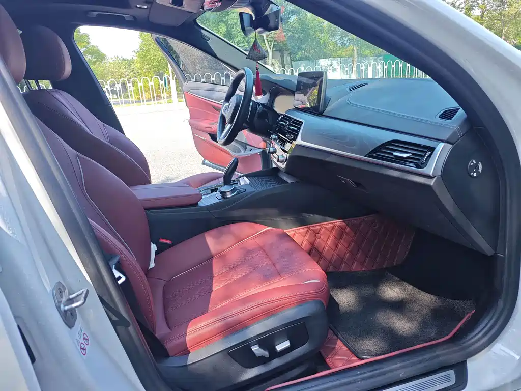 BMW 5 Series — миниатюра 9