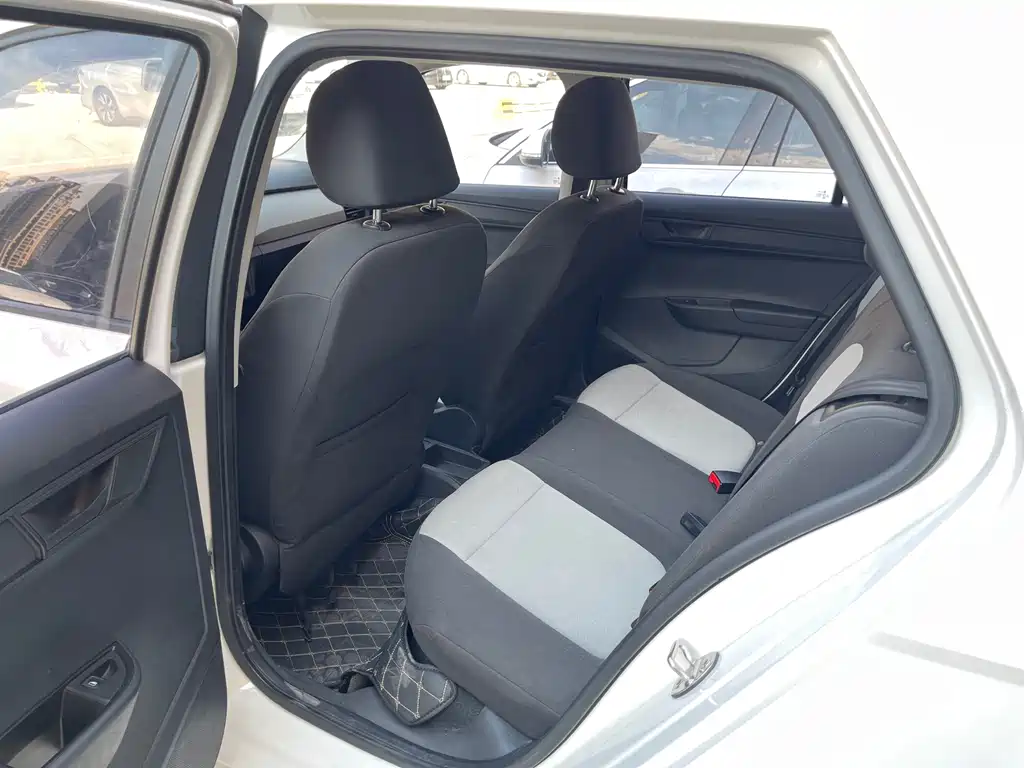 Skoda Fabia — миниатюра 10