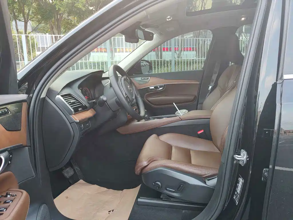 Volvo XC90 — миниатюра 9