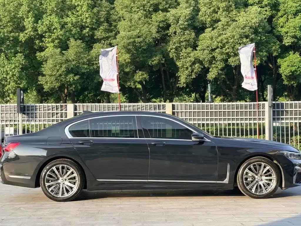 BMW 7 Series — миниатюра 3