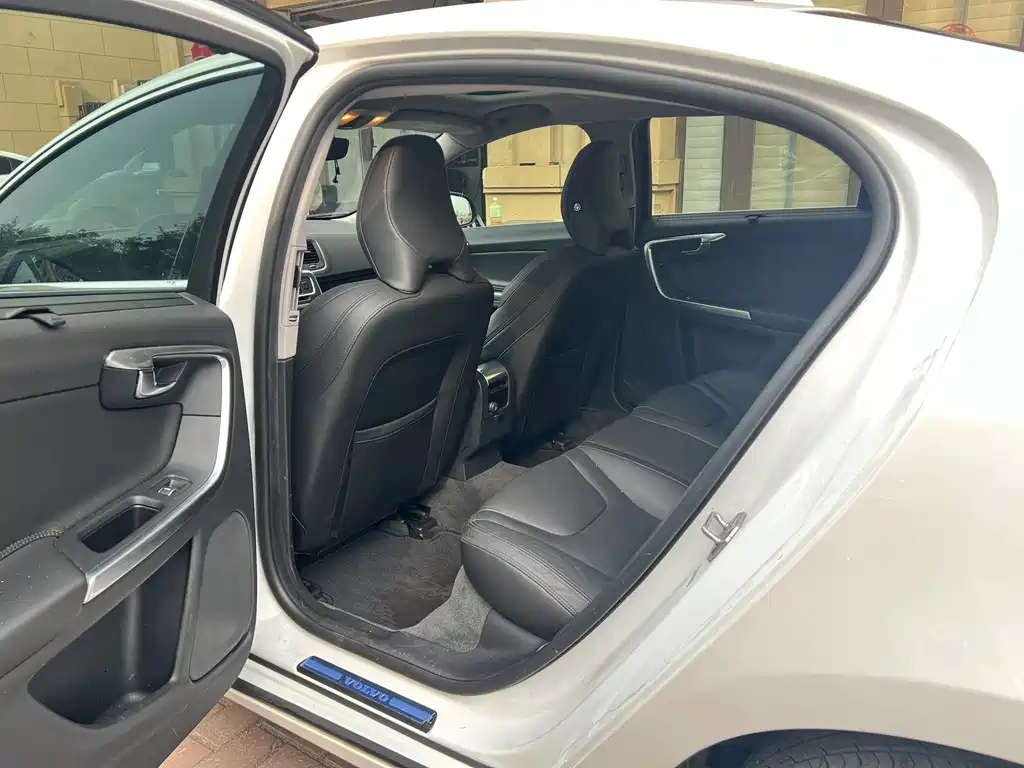 Volvo S60 — миниатюра 15