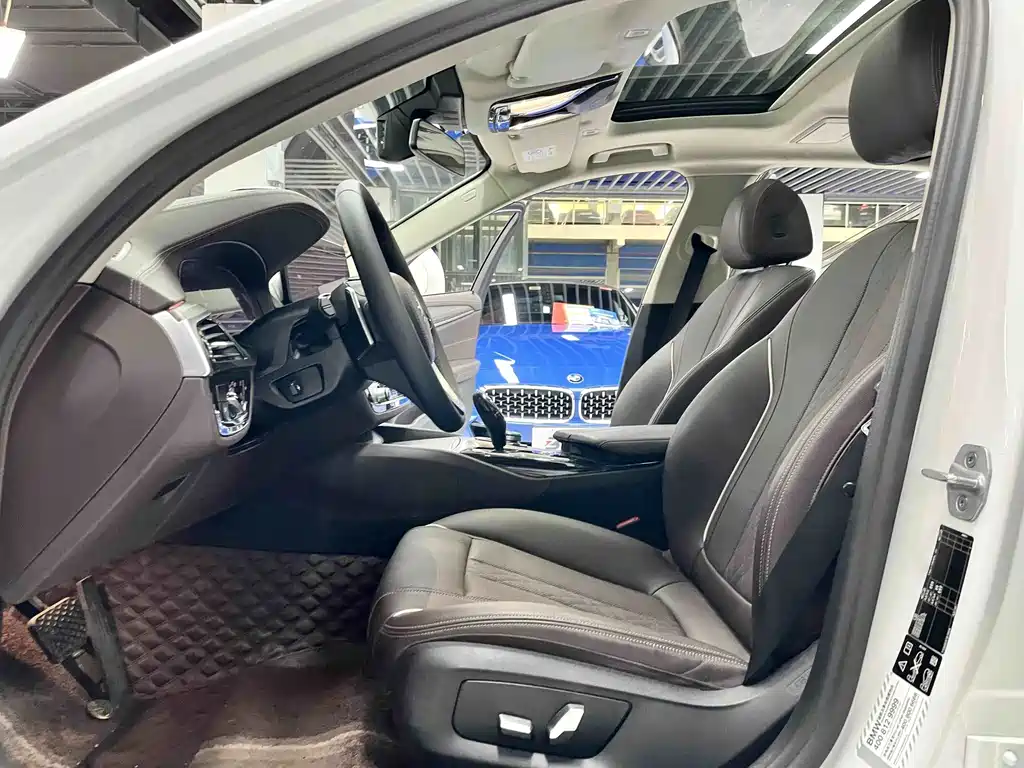 BMW 5 Series — миниатюра 8