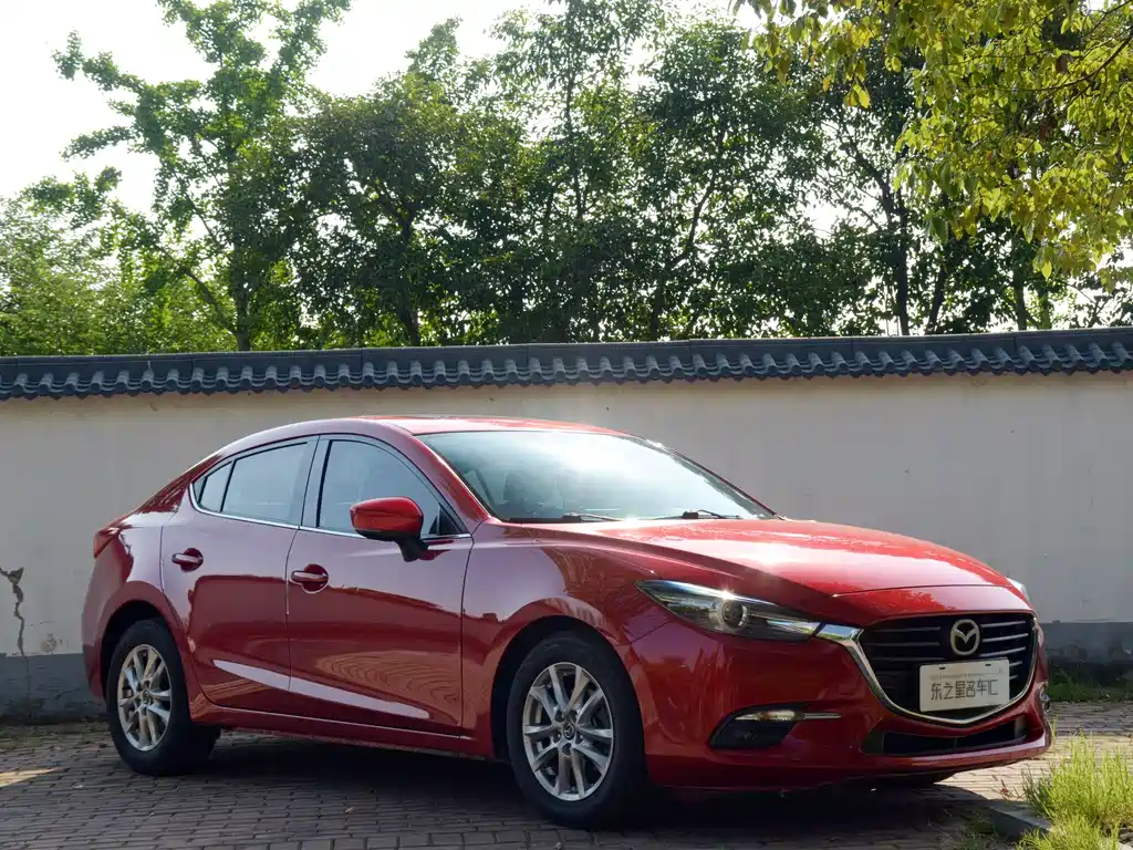 Mazda Mazda3 3 2017 1.5L AT Luxury V