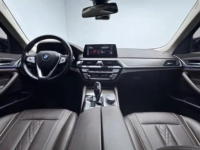 BMW 5 Series — миниатюра 10