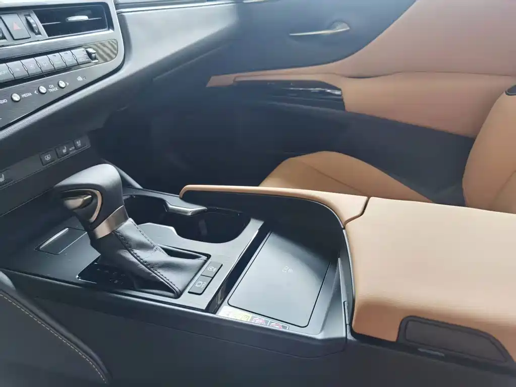 Lexus ES — миниатюра 9