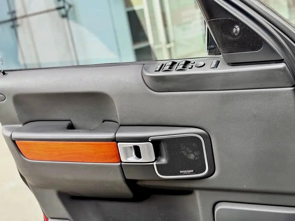 Land Rover Range Rover — миниатюра 16