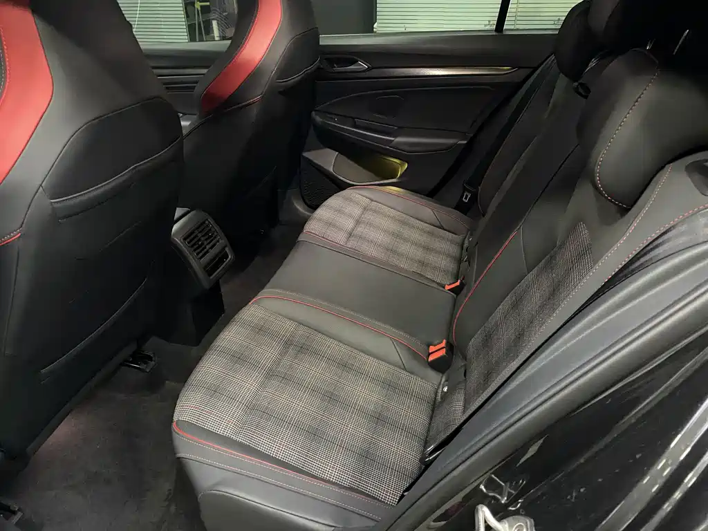 Volkswagen Golf GTI — миниатюра 7