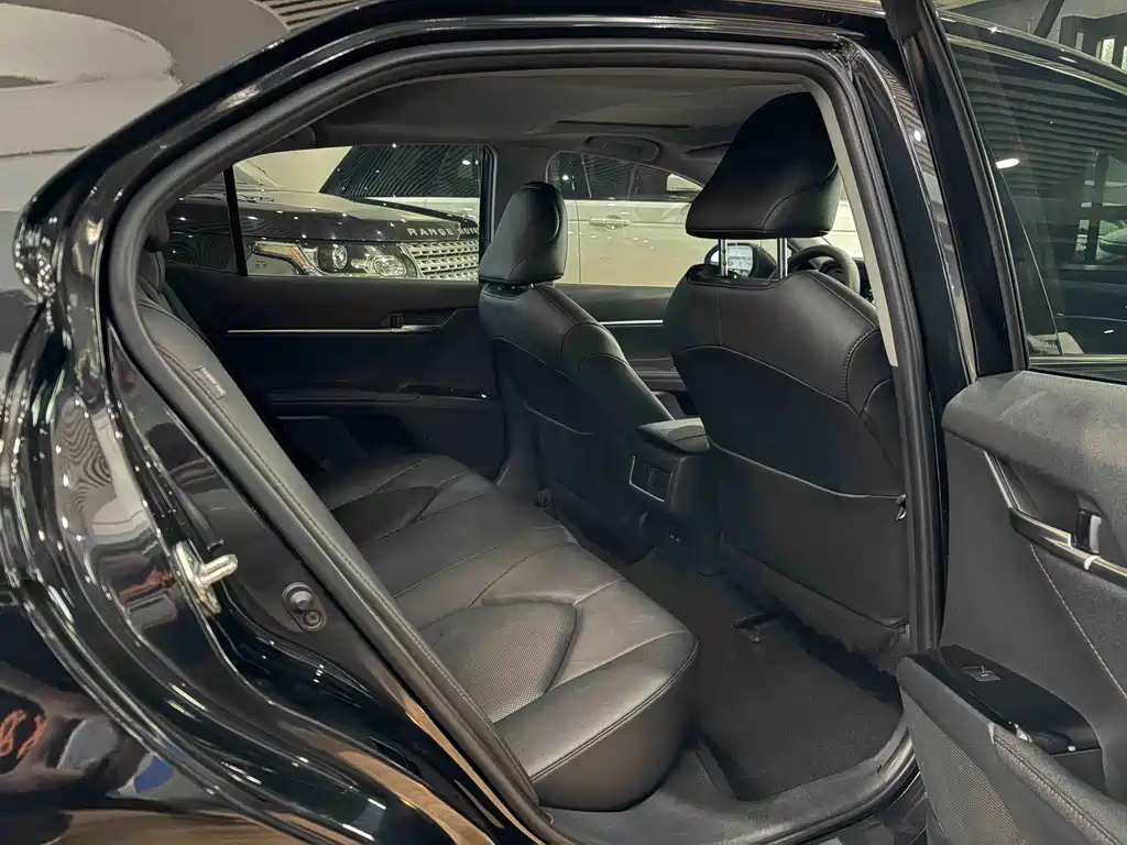 Toyota Camry — миниатюра 13