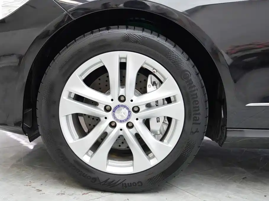 Mercedes-Benz E-Class — миниатюра 3